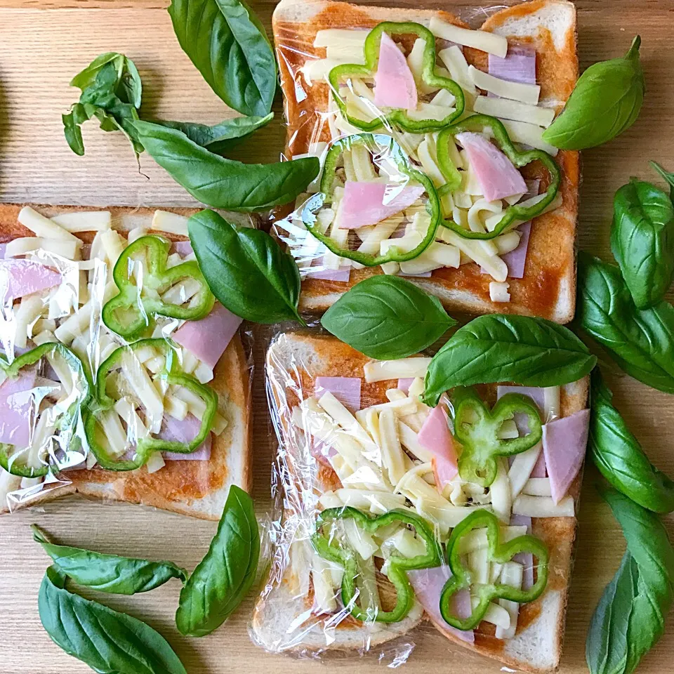 Snapdishの料理写真:ピザトースト🍕冷凍保存|さくらんぼ🍒さん