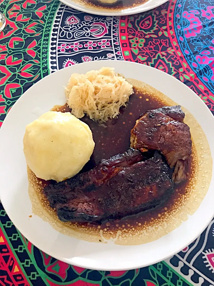 Bavarian pork with potato dumplings and cabbage|Karl Kuffnerさん