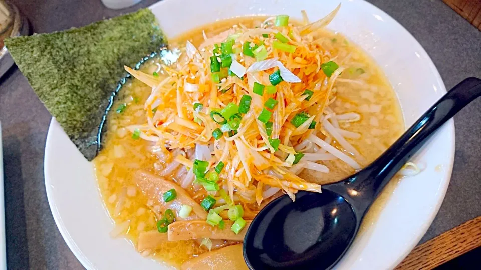 Snapdishの料理写真:こくまろ味噌ラーメン🔥辛ネギ味噌のせ🔥|じょうさん