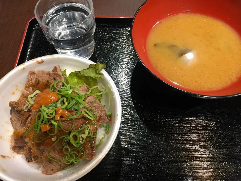 Snapdishの料理写真:千里屋 熟成ブラックアンガスチャンピオンステーキ丼|うえのぶさん