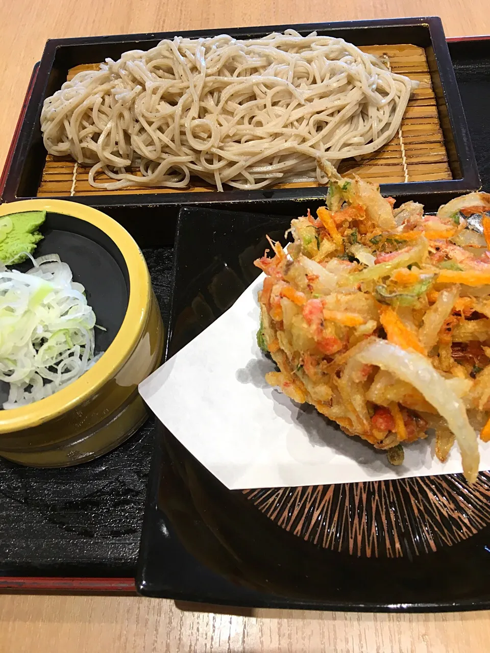 Snapdishの料理写真:天常庵のかき揚げ粗挽きそば冷やし＠常磐道 守谷PA|Yasuhiro Koikeさん