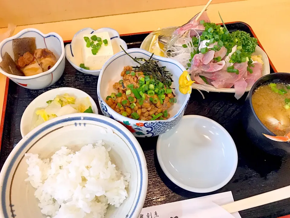 Snapdishの料理写真:アジのたたき定食ご飯少なめに納豆を追加で。|TonyYamadaさん