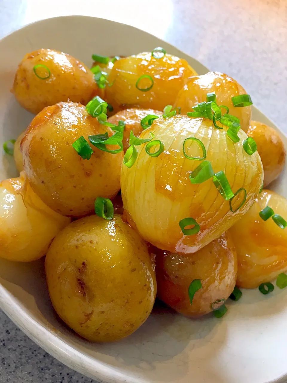 新じゃがと小玉ねぎの甘辛煮✨|てんてんさん