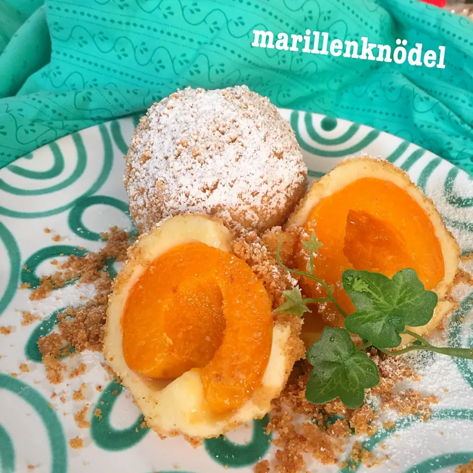 Snapdishの料理写真:😋🇦🇹marillenknödel🌿杏のお団子😋|moyukitaさん