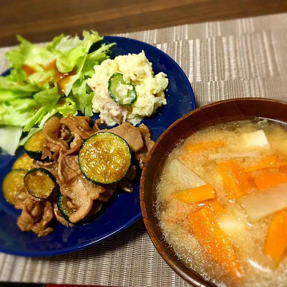 瀬尾幸子さんのポテサラ
ズッキーニと豚の甘酢炒め
胡麻油入り根菜味噌汁|たまさん