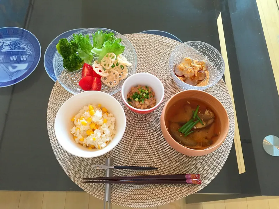 コーンご飯
茄子のお味噌汁
納豆 サラダ
わらび餅|Hitomiさん