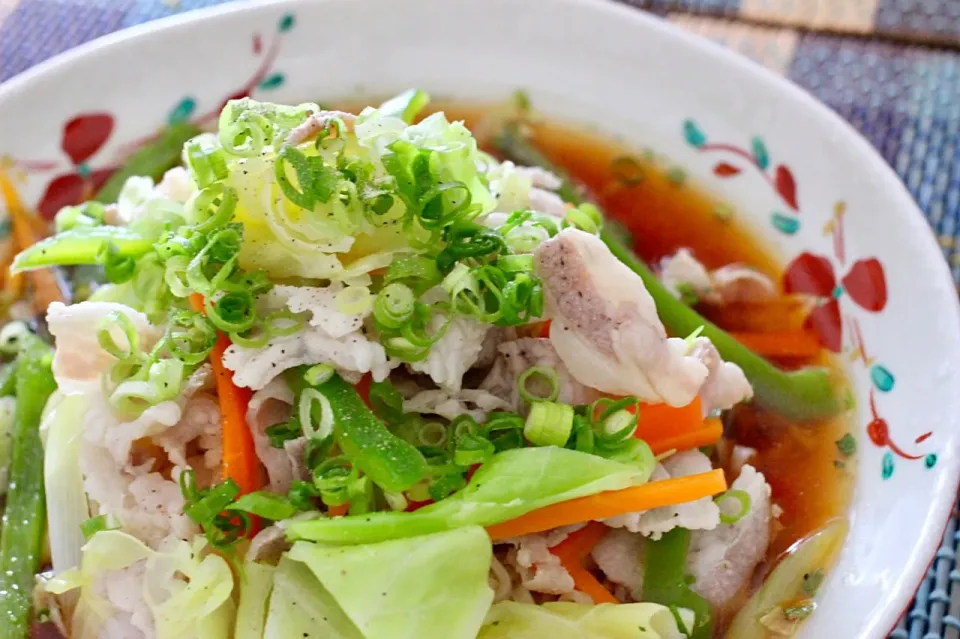 今日のお昼は、冷蔵庫にある物とサッポロ一番で冷やしラーメン|sono.kさん