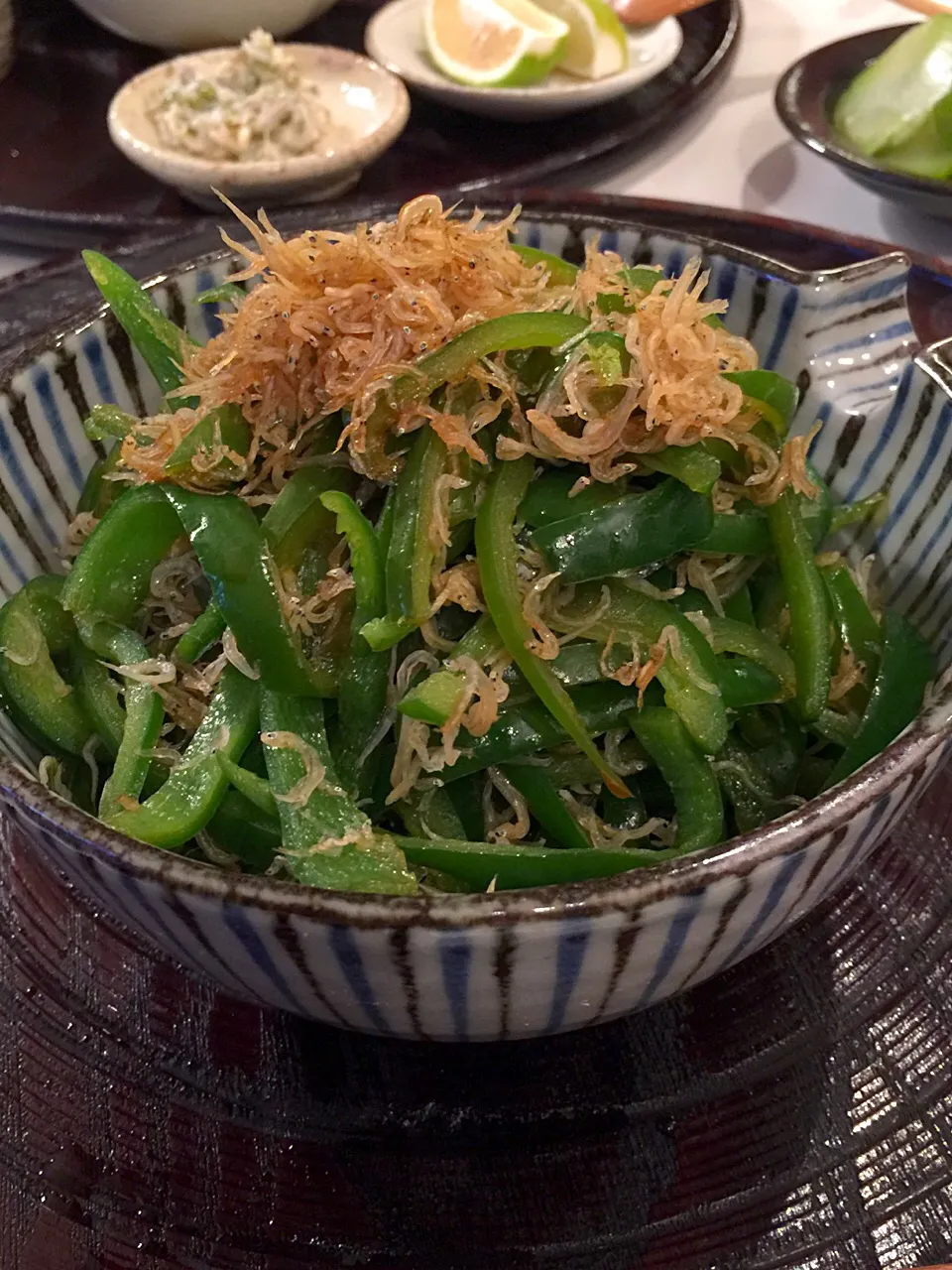 【常備菜】お弁当に入れても美味しい🍱 厚めに切ってシャキっと♪ ピーマンのじゃこ炒め|mutsumi☺︎さん