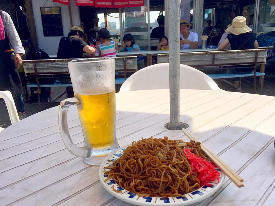 休日の昼間多摩川で余暇を楽しむ🍺|Tarou  Masayukiさん