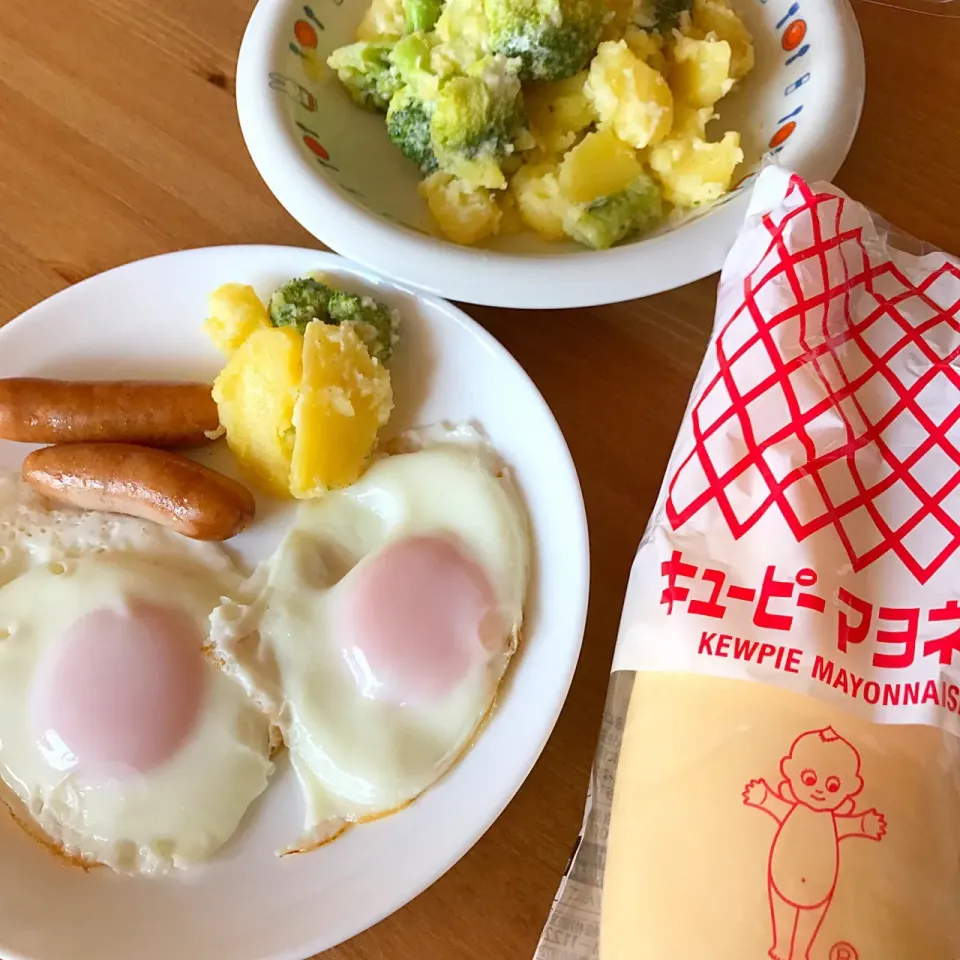 Snapdishの料理写真:じゃがいもとブロッコリーのマヨネーズ炒め|puuqさん