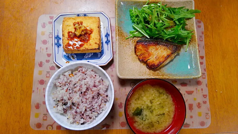 ７月１日　鰤の塩焼き　水菜のサラダ　厚焼き豆腐　お味噌汁|いもこ。さん