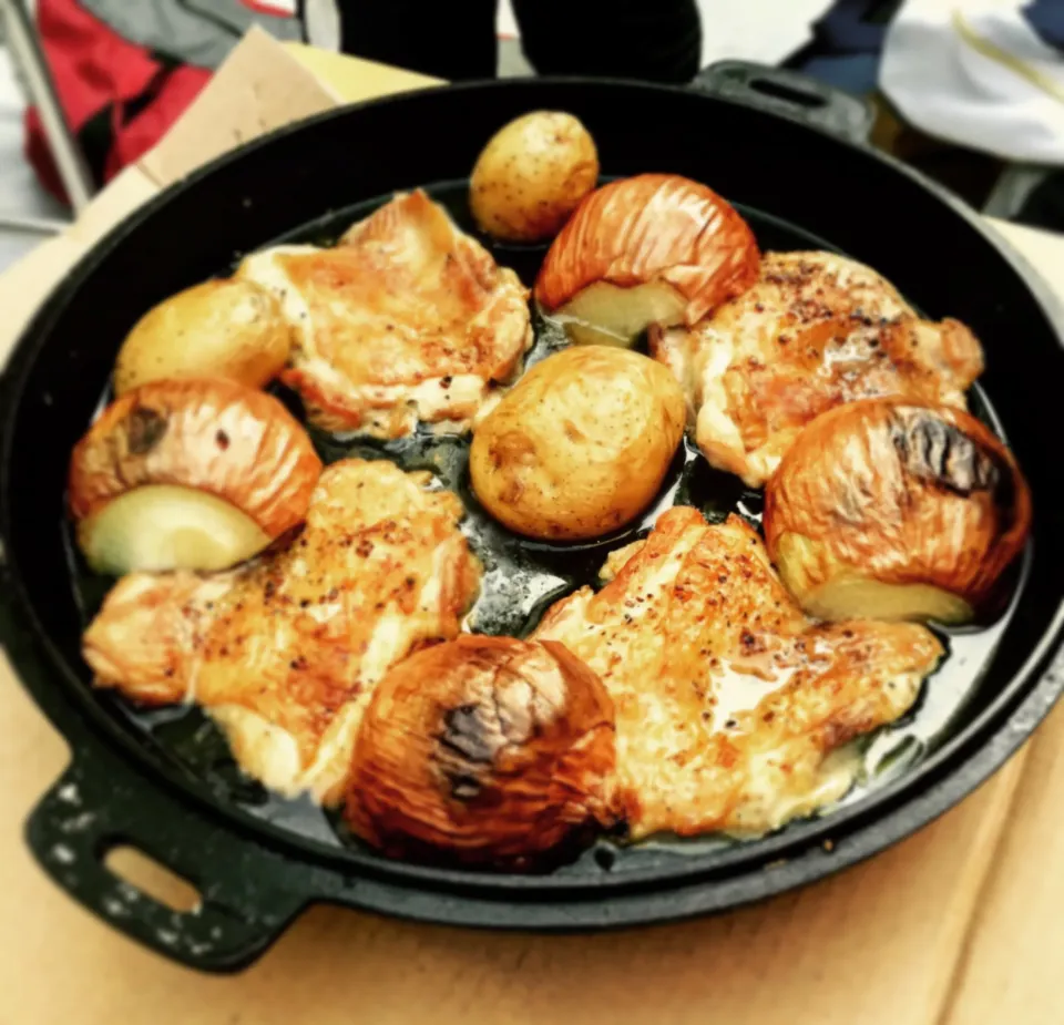 ダッチオーブンでチキンと玉ねぎのソテー|すずさん