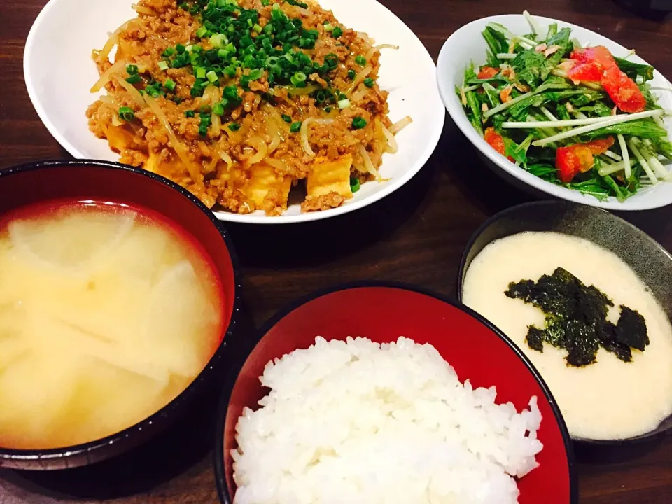 挽き肉ともやしのあんかけ厚揚げ
水菜とトマトツナ和え
大根のお味噌汁
味付けとろろ|Milkyさん