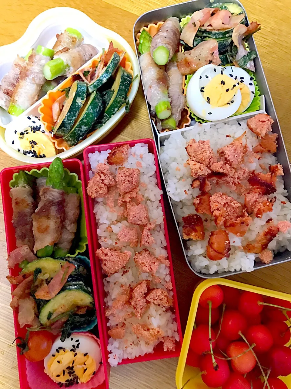 Snapdishの料理写真:豚バラのアスパラ巻きとズッキーニのマヨネーズ焼き弁当。パパ仕事弁、娘ミニバスママ応援弁。|めぐりんさん