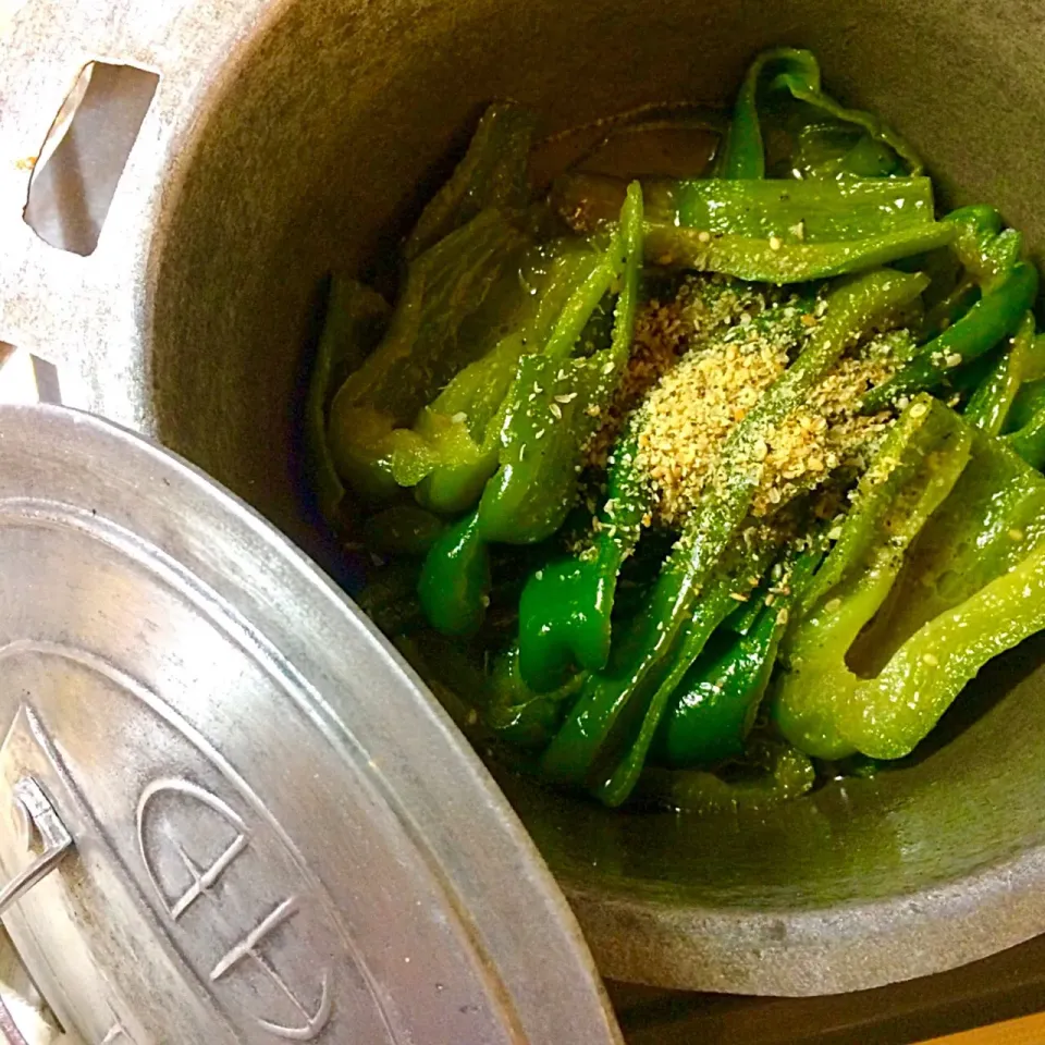 Snapdishの料理写真:ピーマンのバター蒸し🌿／Butter Steamed Green pepper|angiee♡さん