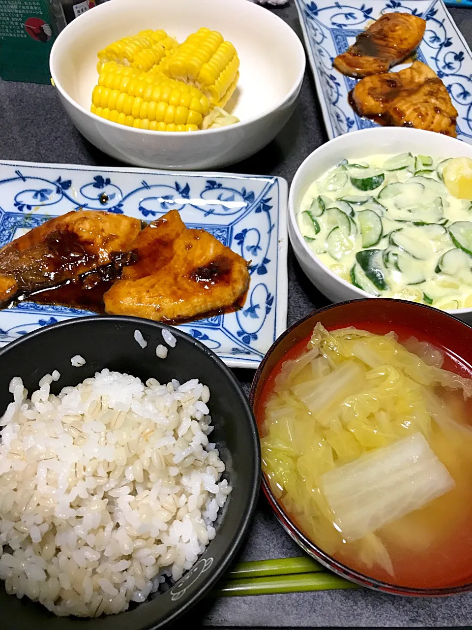 Snapdishの料理写真:もち麦飯、チーズinポテサラ、白菜味噌汁、とうもろこし、魚|ms903さん