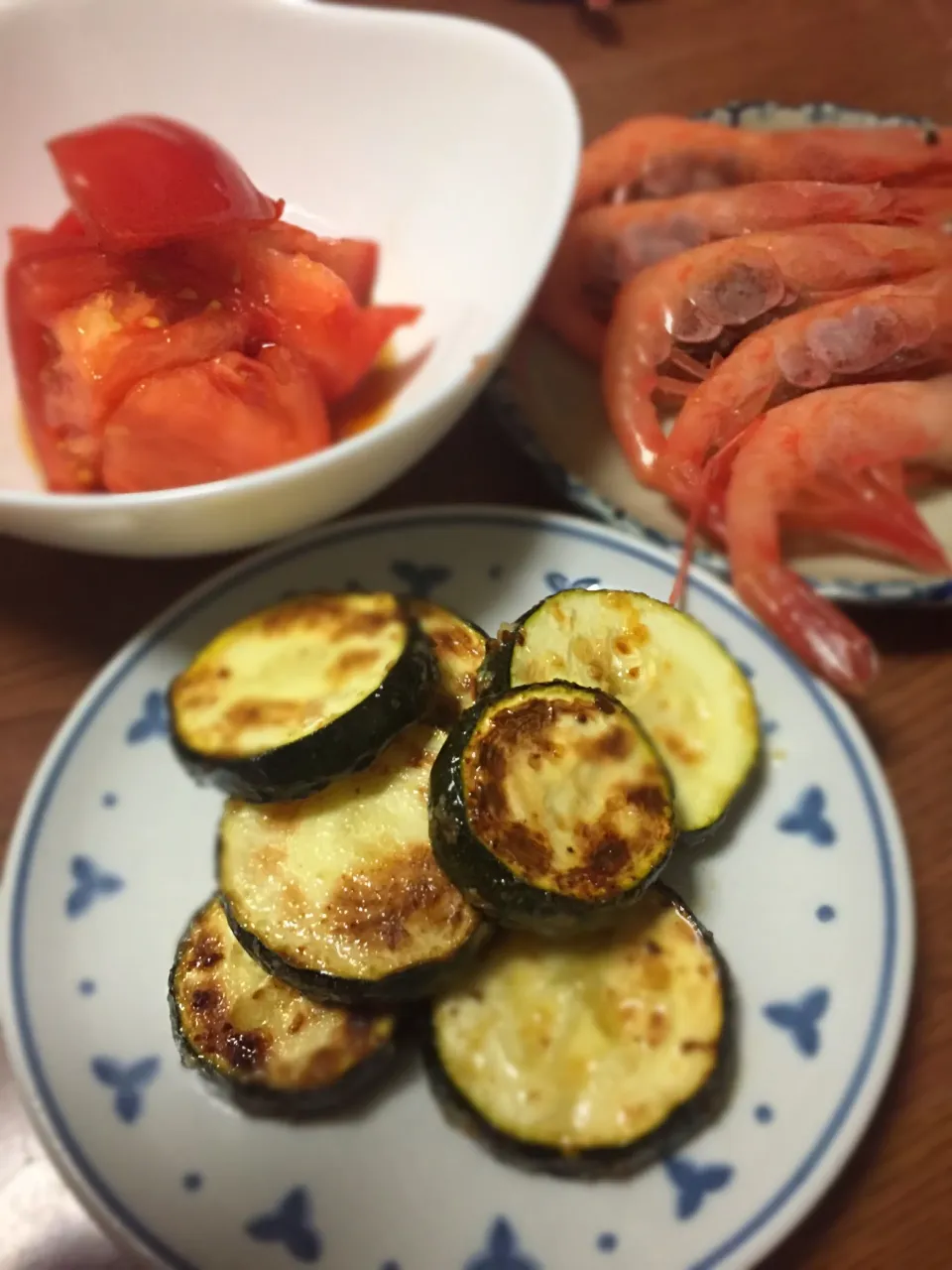 ・甘エビお刺身
・ズッキーニのガーリックマヨ焼き
・トマトぽん酢🍅|まるちゃんさん