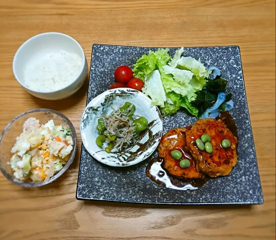 『鶏ひき肉とモヤシのつくねバーグ お野菜は畑で収穫～✨』|seri-chanさん