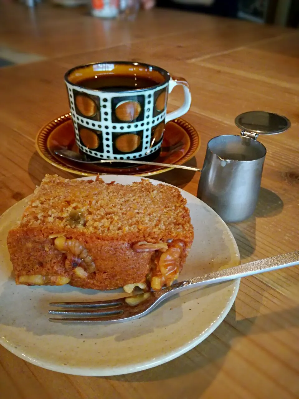 立ち飲み珈琲　京都 二条小屋さん
マンデリン☕
キャロットケーキ|korinoさん