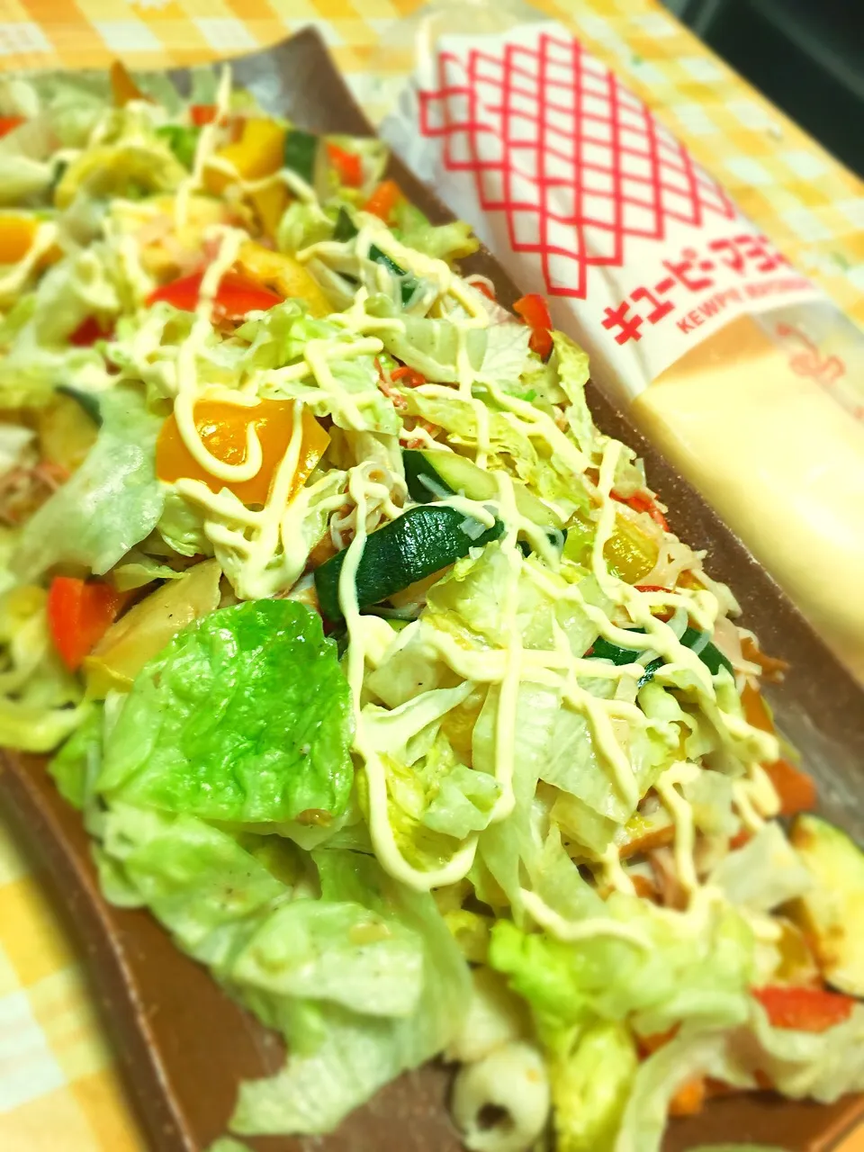 🎼家族で夏野菜マヨソテーパーティ🥗
#キューピーマヨネーズ #キューピーモニター企画 #キューピーでソテーサラダ
ズッキーニ・パプリカ(赤、黄)・レタス・竹輪・カニカマ
#味付けはキューピーマヨネーズと黒胡椒のみで充分🥂|Asa Eiさん