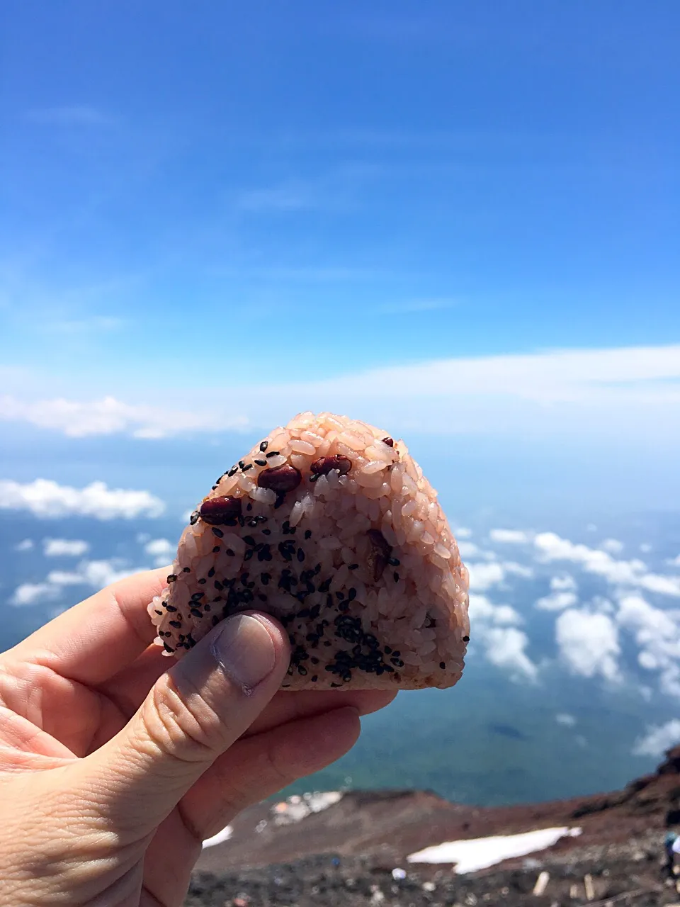 7/10 富士山頂で赤飯おむすび|yoneさん