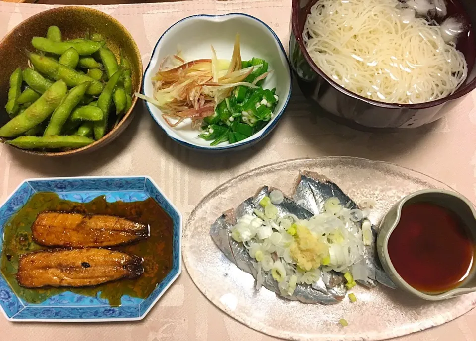 Snapdishの料理写真:旬のイワシ刺身＆蒲焼  そうめんオクラみょうが薬味 枝豆|Junko Tominagaさん