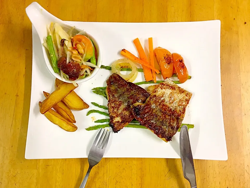 Seabass steak with papaya salad|Madam Chuoさん