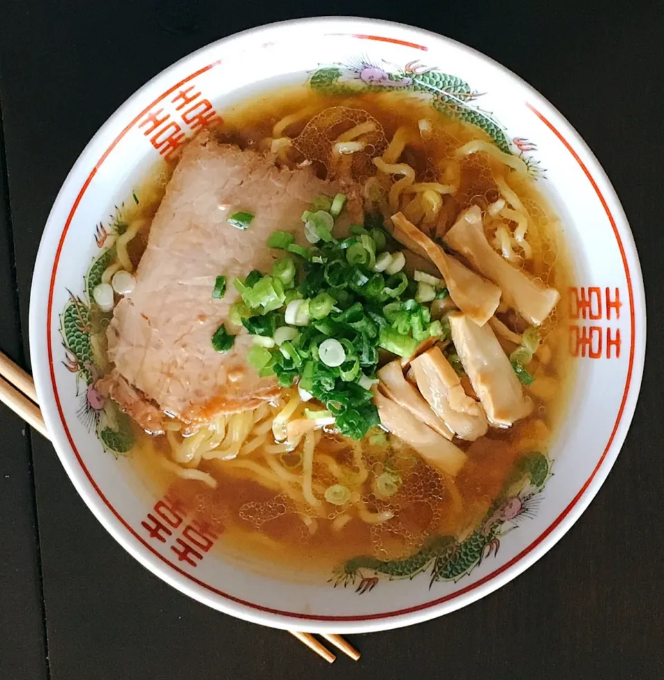 横浜のラーメン博物館で買ってきてくれたお土産。北海道のすみれラーメン、塩ラーメンおいしい！手作りのチャーシューをのせて。#ramen|Little Darlingさん