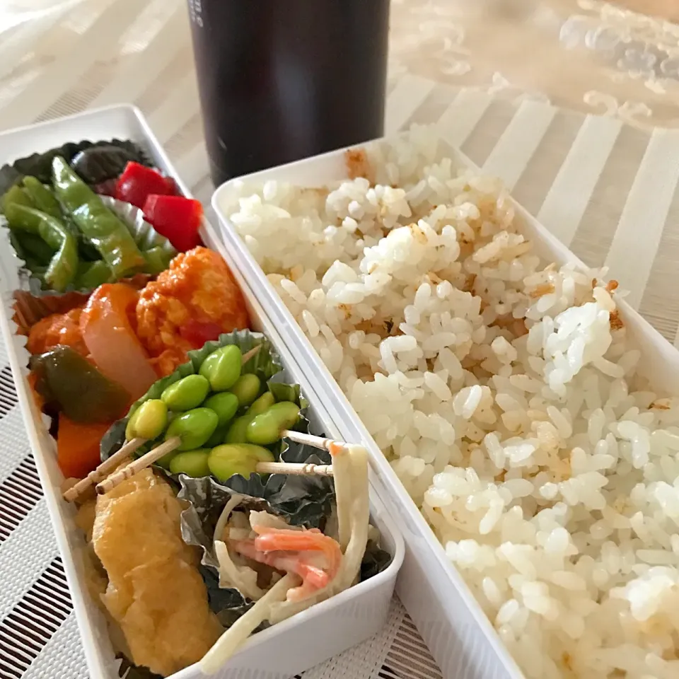 今日のお弁当🍱
鶏肉だんごのトマト煮
豆類もたくさんとりましょ♪
今日も元気にいってらっしゃい👋|mokoさん