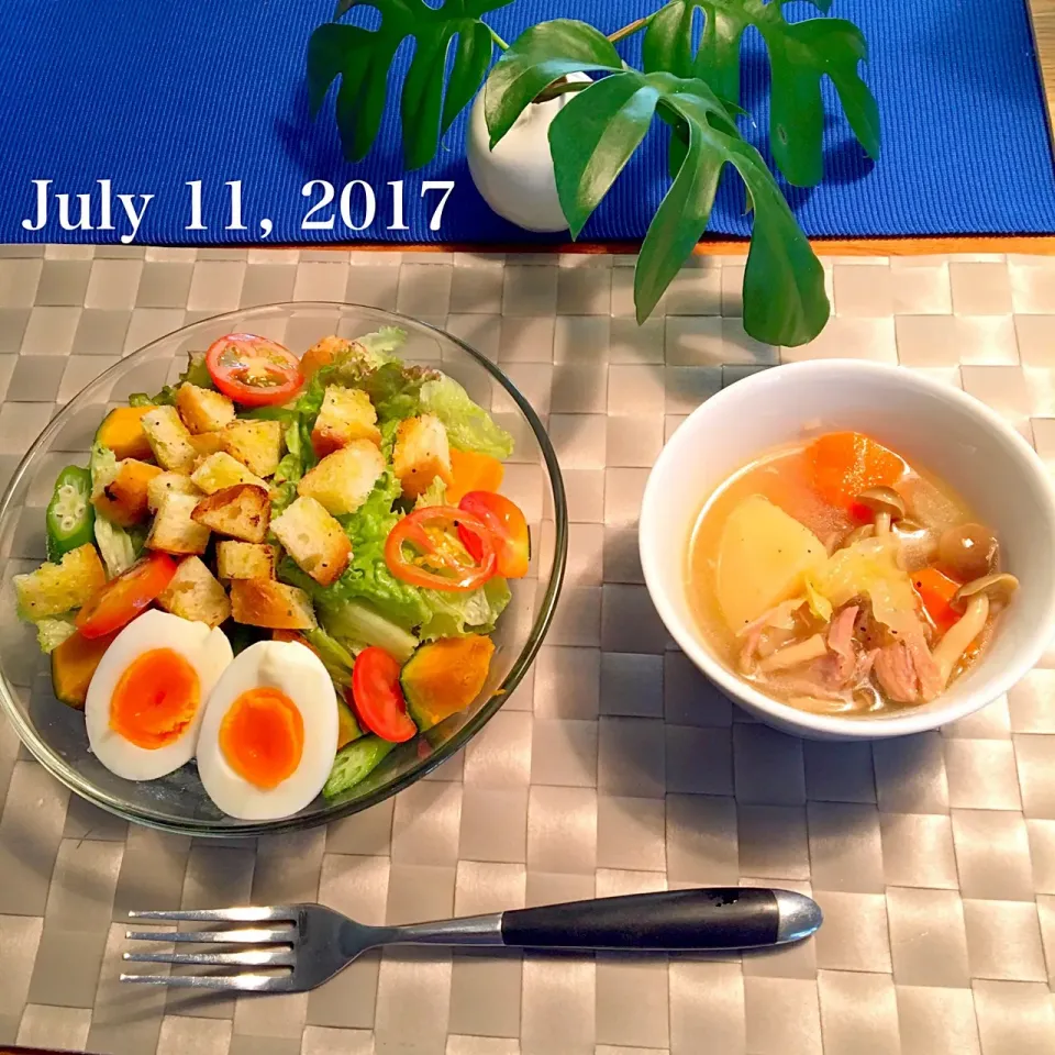 Snapdishの料理写真:パンサラダ&ポトフの朝ごはん|ローゼルさん