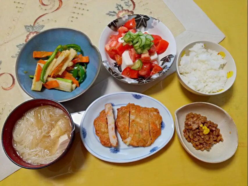 お昼ご飯
　長芋、人参、ピーマンの生姜醤油炒め
　トマトきゅうり冷奴
　にゅうめん
　納豆
　野菜練り天|korinoさん