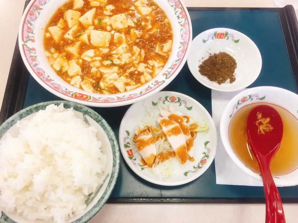 Snapdishの料理写真:@大阪/コロッケ待ち〜麻婆豆腐定食◎|THE SUNSEAさん