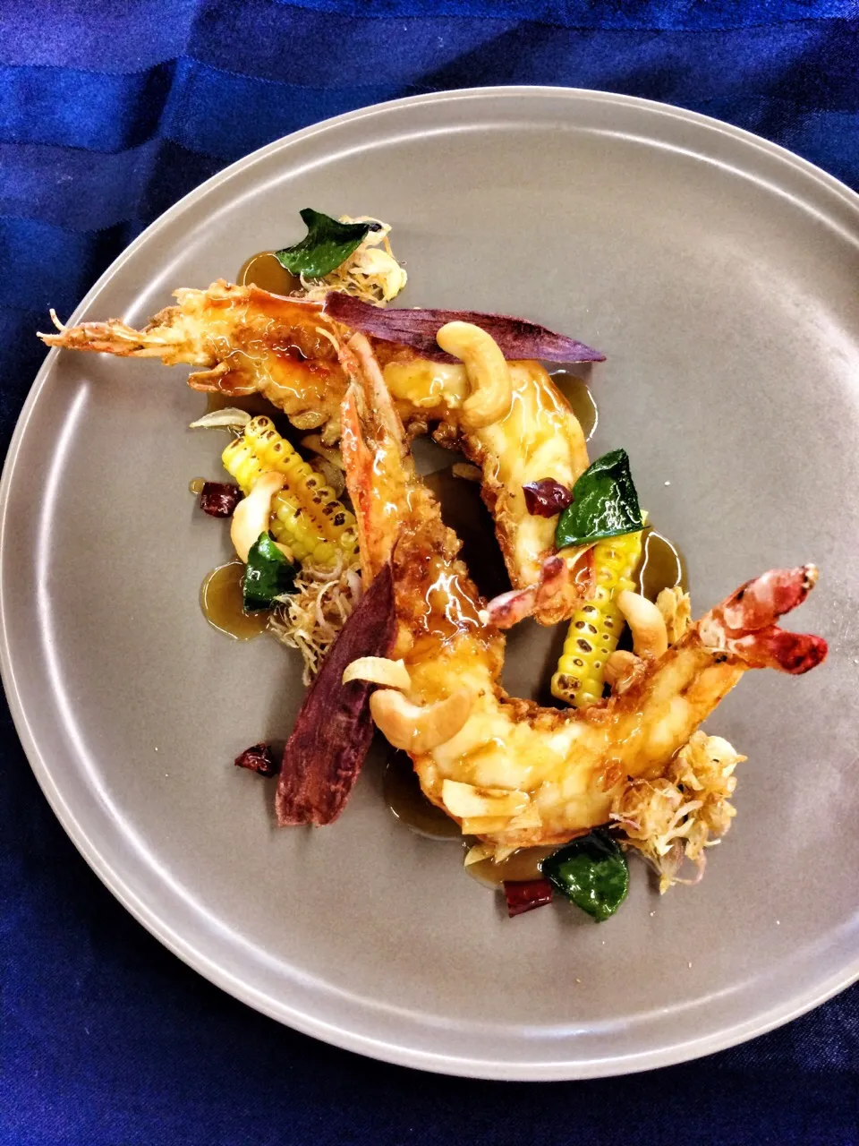 Deep fried prawn topped with tamarind sauce.|Art Ananonさん