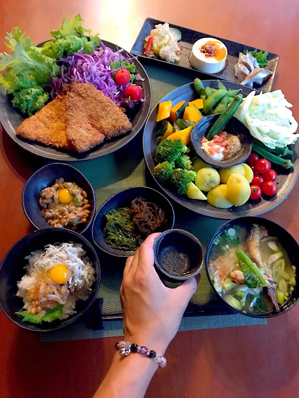 Today's Dinner🍴前菜･蒸し野菜の胡麻ﾀﾗﾏﾖﾃﾞｨｯﾌﾟ･海鮮しらす丼･鯵ﾌﾗｲ<お惣菜>･鯛のあら汁|🌈Ami🍻さん