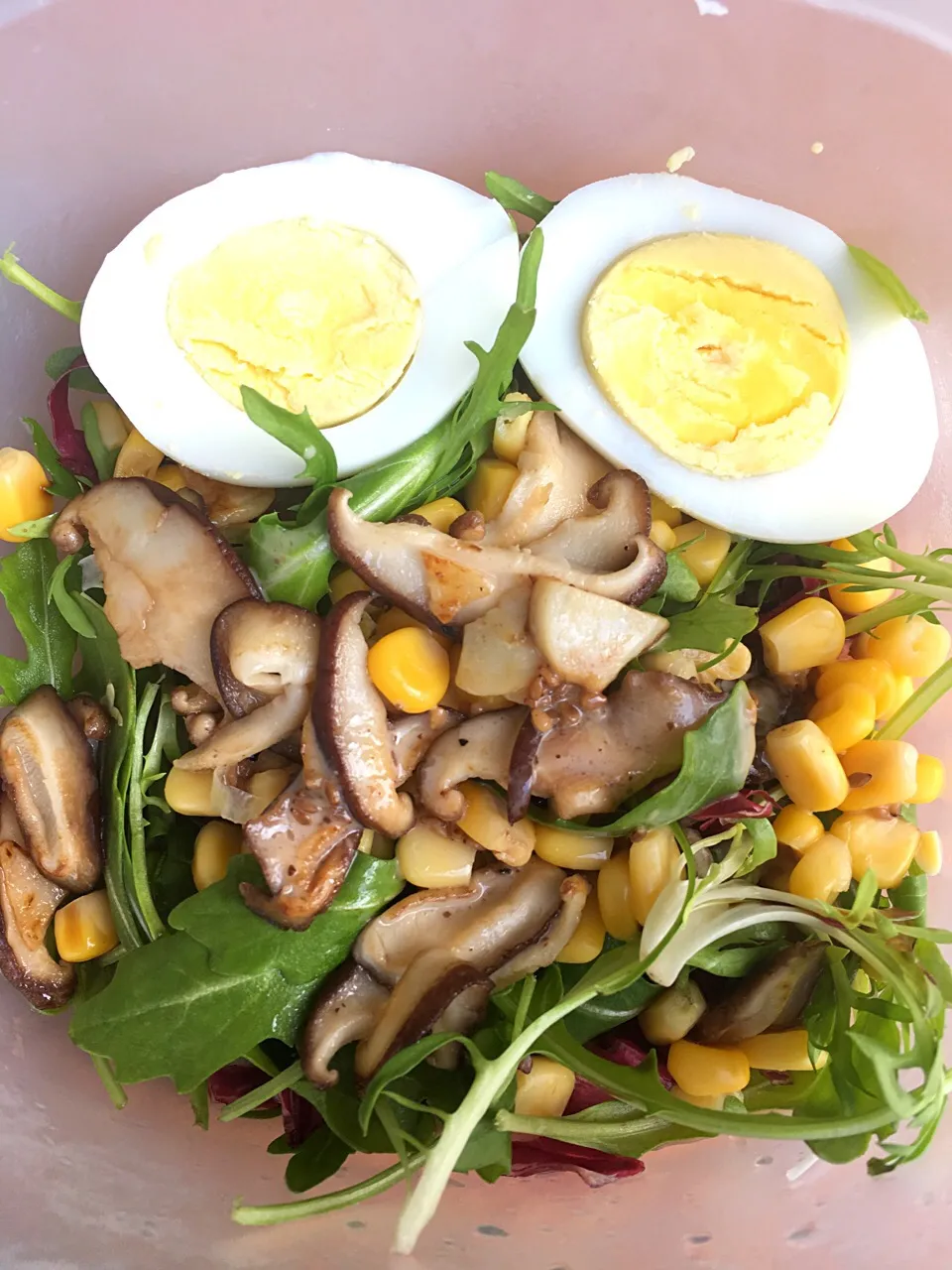 Snapdishの料理写真:Salad with sautéed garlic mushroom|peiyee wongさん