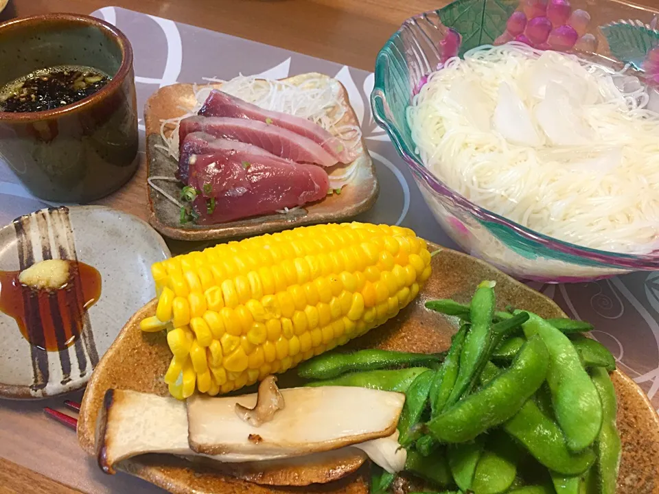 晩御飯
そうめん、かつを刺身、焼エリンギ、枝豆、とうもろこし|かよちゃんさん