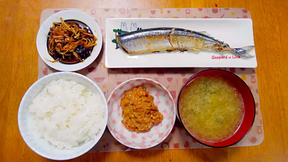 ７月６日　さんまの塩焼き　納豆　昨日の残りのもやし　お味噌汁|いもこ。さん