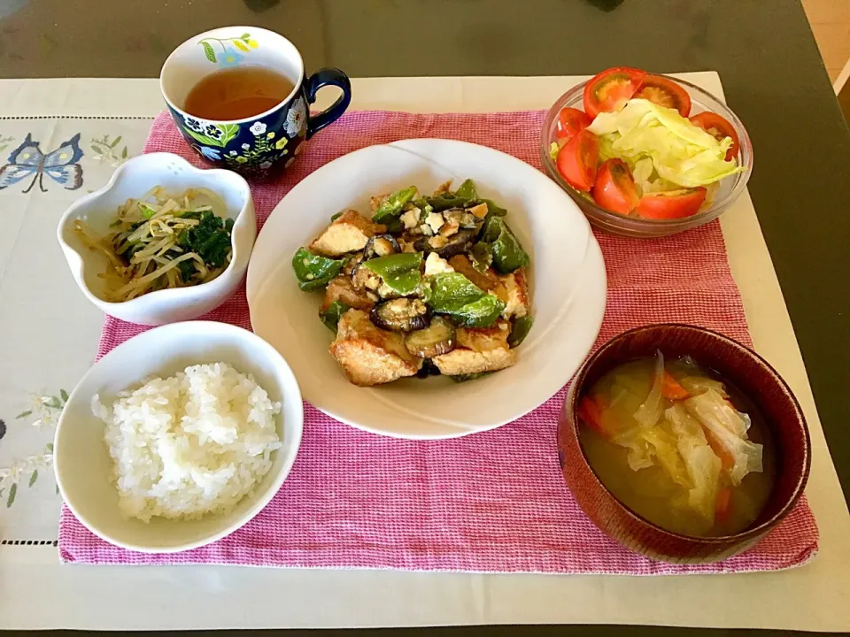 ベジ料理♡茄子とピーマンと厚揚げの味噌炒めのご飯|みよさん