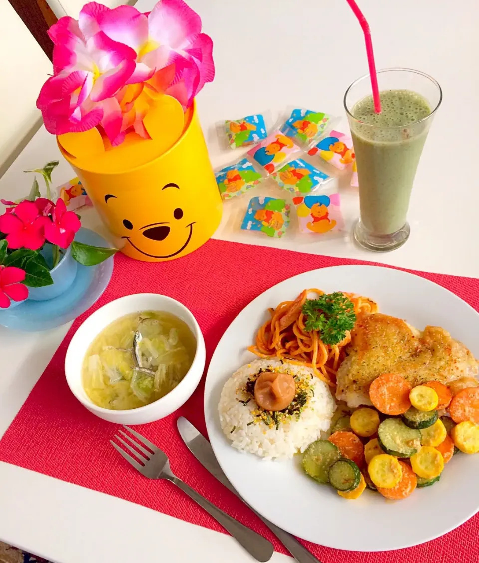 朝ごはんは勝負飯( ◠‿◠ )
チキンステーキに野菜のマヨソテー😋スパゲティナポリタン🍝
梅干しふりかけもち麦ご飯🍚旨旨〜💖|はみちゃんさん