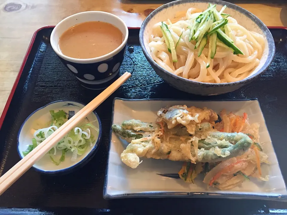 Snapdishの料理写真:冷汁野菜天ぷらうどん ＠松葉屋|チェリーリンさん