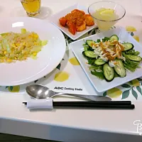 Snapdishの料理写真:今日のランチ☀🍴は中華でメニューは白滝でヘルシーカニチャーハン、揚げないエビチリ、レンジで簡単棒々鶏サラダ、デザート🍰はレモンクラッシュスパークリングゼリーです🍴
簡単でヘルシーで美味しく出来ました😂🍴
 #abcクッキングスタジオ#|松浦あつ子さん