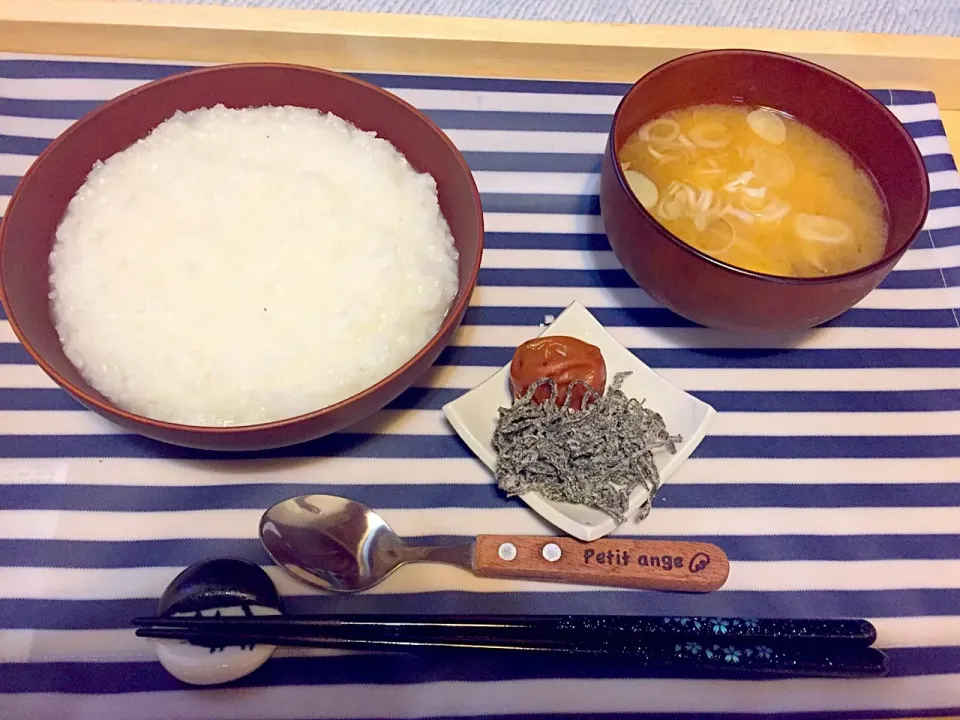 Snapdishの料理写真:おかゆ、しめじと豆腐の味噌汁|manamiさん