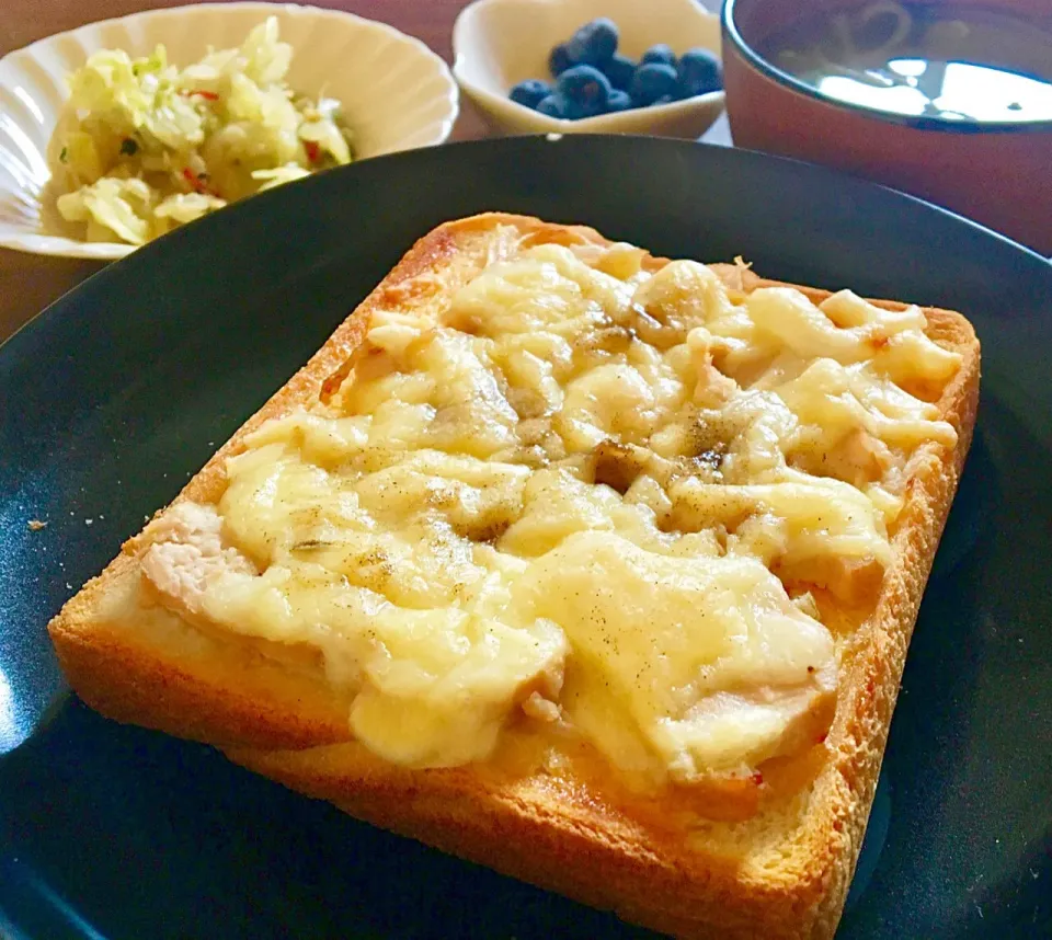 単身赴任の朝ごはん(*Ü*)ﾉ"☀
鶏ロース煮と玉ねぎのピザトースト🍕🍞
キャベツ浅漬け
もやしとワカメの味噌汁
ブルーベリー|ぽんたさん