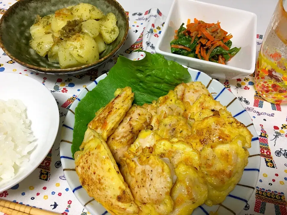 Snapdishの料理写真:鶏胸肉のピカタ、ジャガイモのり塩、野菜ツナ炒め|ずずさん