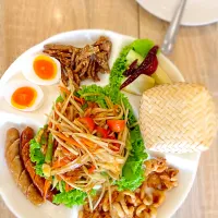 Snapdishの料理写真:ส้มตำถาดฟาร์มสุข|kapimさん