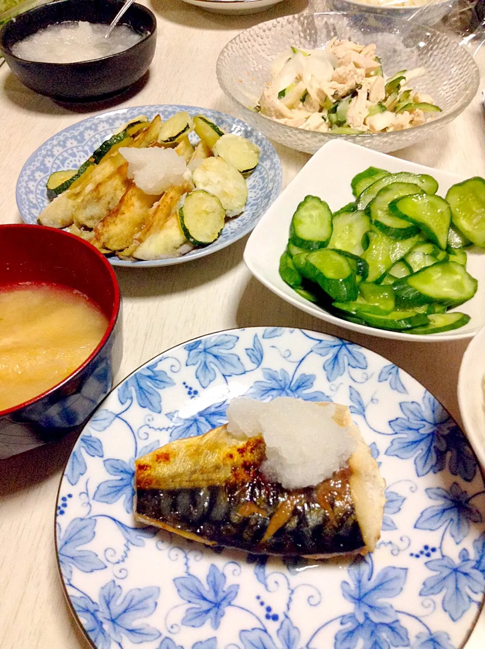 Snapdishの料理写真:節約晩御飯！さばの塩焼き、きゅうりの浅漬け、お茄子と、ズッキーニの素揚げ、サラダ、お味噌汁|Ayaさん