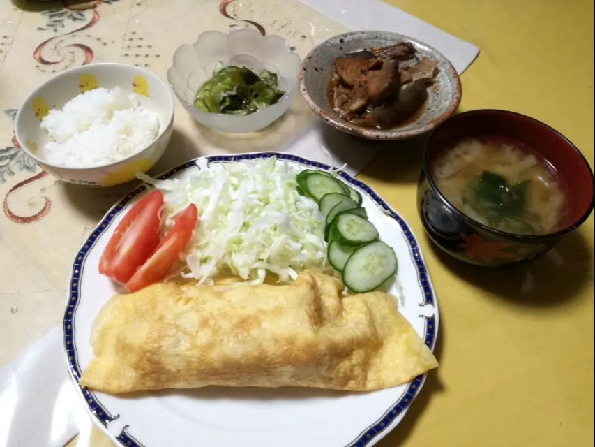 晩ごはん
　ポテトツナ🍳オムレツ　
　魚のあら煮
　きゅうりワカメ酢の物
　白菜お味噌汁|korinoさん