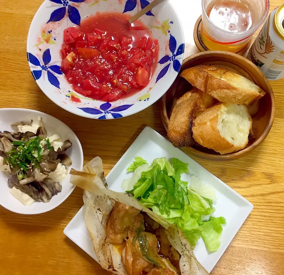 Snapdishの料理写真:トマト🍅のブルスケッタ
塩豆腐と焼き舞茸
鶏肉のオーブンペーパー焼き
75%オフビールで🍻|Mitukoさん