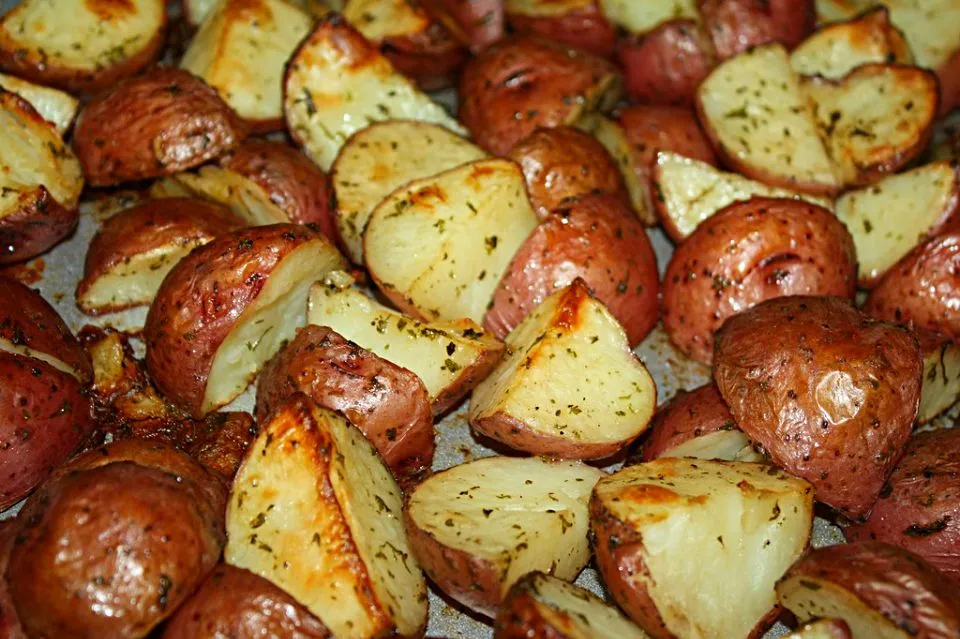 Snapdishの料理写真:I Cooked My Comforts #Quick and easy #Dinner #Vegetable #Side dish 🥔🥔🥔|Alisha GodsglamGirl Matthewsさん