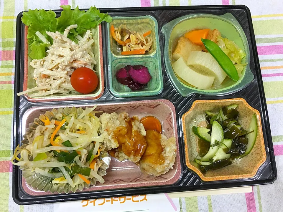 Snapdishの料理写真:鶏の唐揚げ甘酢あん 日替わり弁当 豊川市宅配|Naokazu Kuritaさん